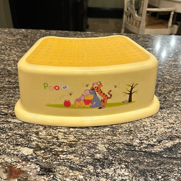 Winnie the Pooh step stool - Picture 1 of 5